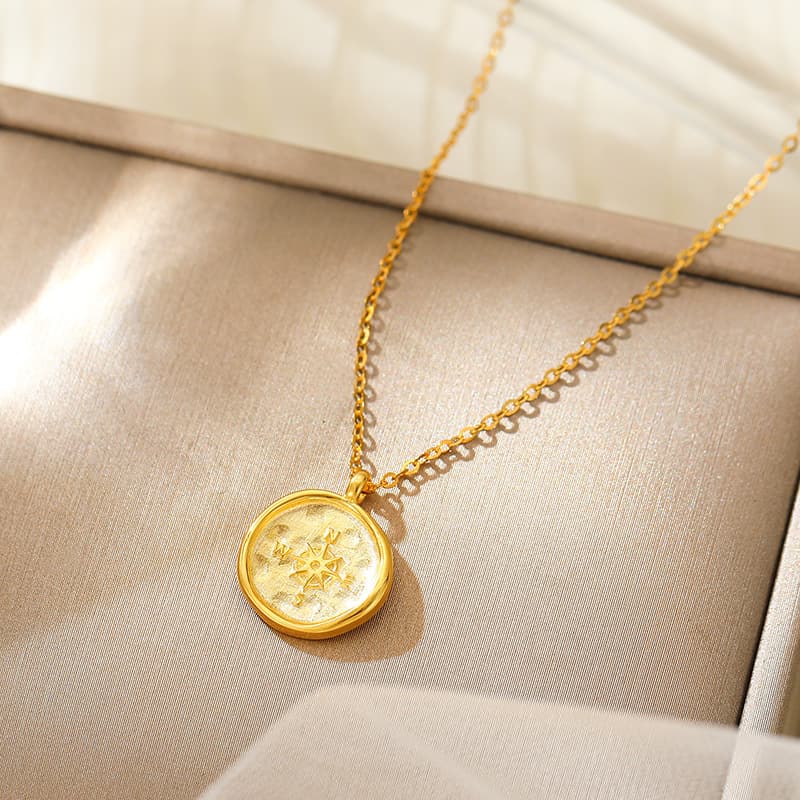 金 ネックレス 星座模様の円形メダルネックレス