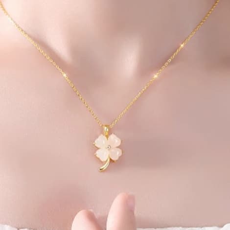 ゴールドアクセサリー 四葉のクローバー ネックレス