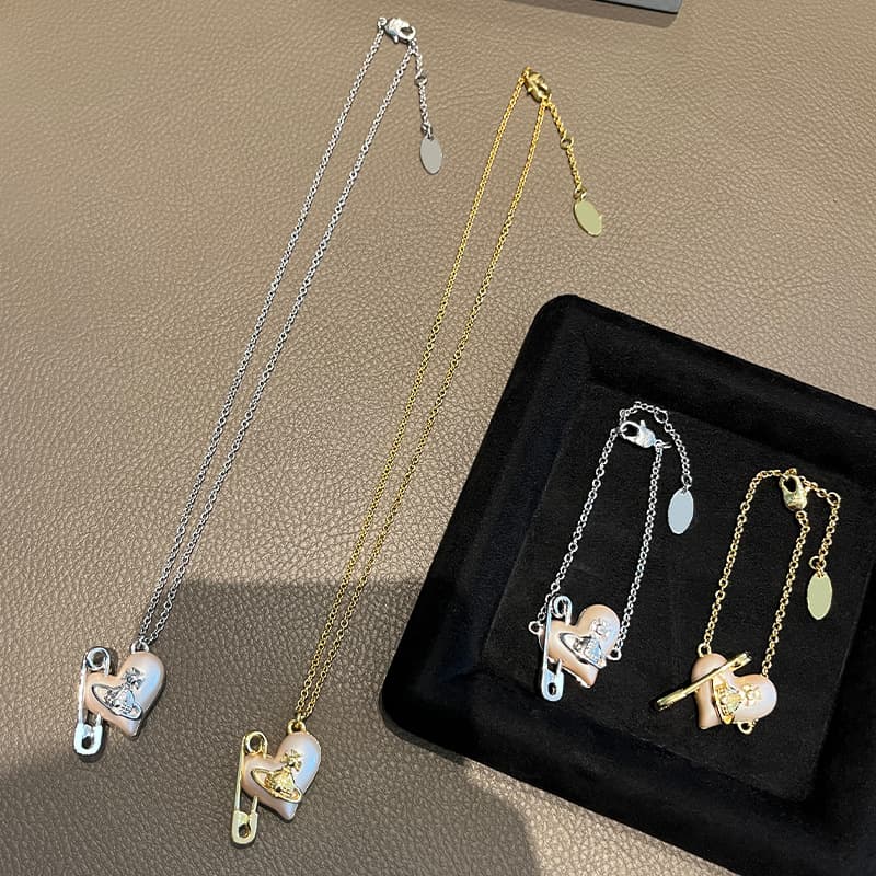 ゴールドアクセサリー ハートと留め金のペンダントネックレス