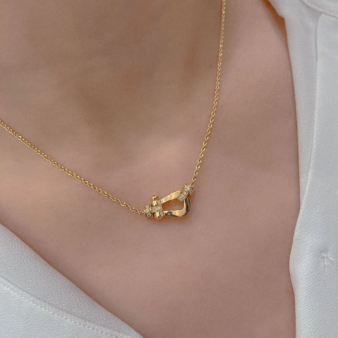 ゴールドネックレス クリスタル馬具モチーフネックレス