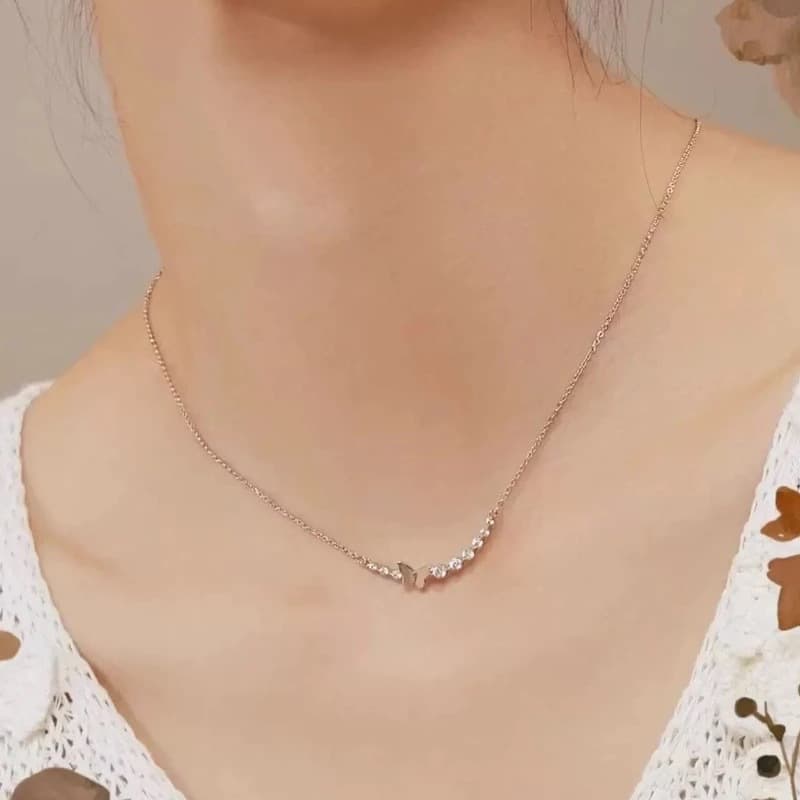 金 ネックレス 蝶々モチーフ 華奢ネックレス