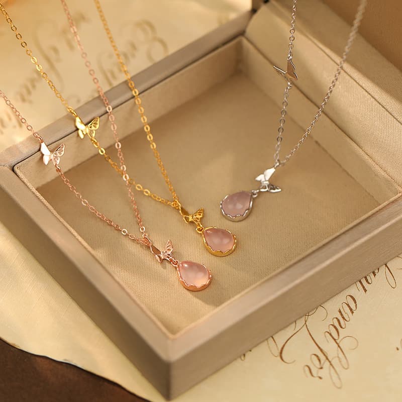 金 ネックレス 蝶々と宝石のしずくネックレス