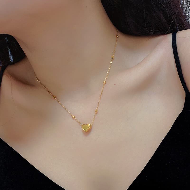 ゴールドアクセサリー 小粒ビーズ付きハートのネックレス