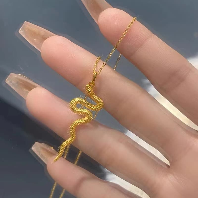 ゴールドアクセサリー 蛇モチーフ ペンダントネックレス