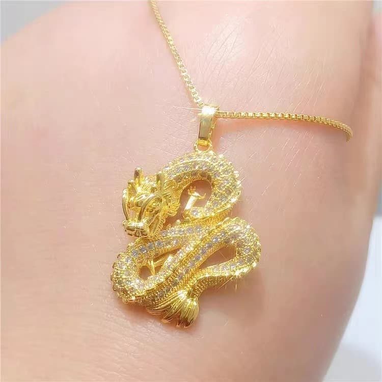 ゴールドアクセサリー 皇帝の龍 ペンダントネックレス