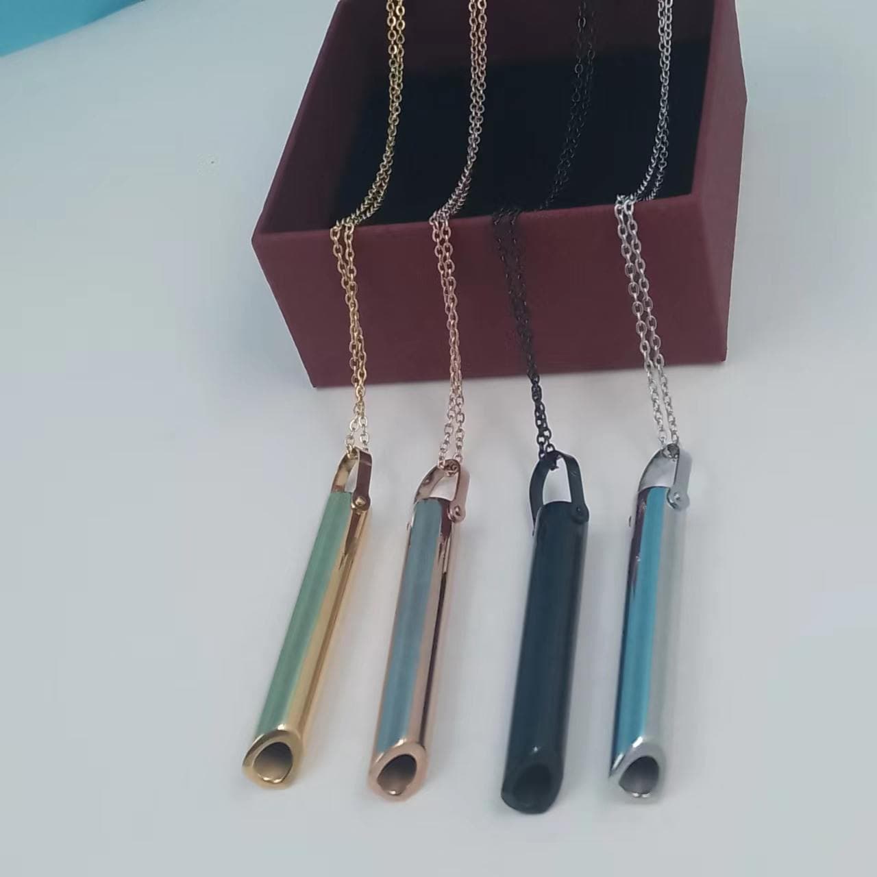 ゴールドアクセサリー 上質な筒形ネックレス