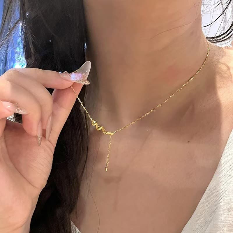 ゴールドアクセサリー 蛇モチーフ ドロップネックレス