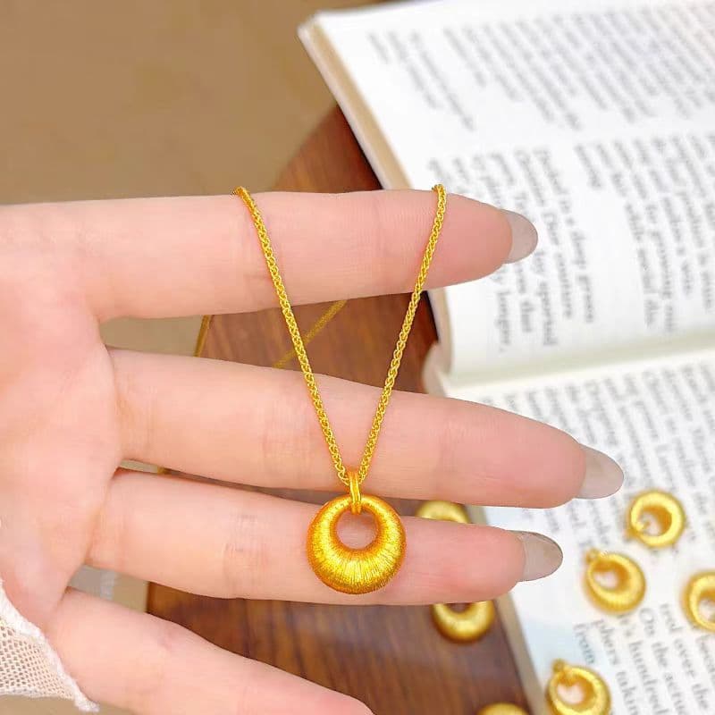 ゴールドアクセサリー 渦巻きモチーフ ペンダント ネックレス