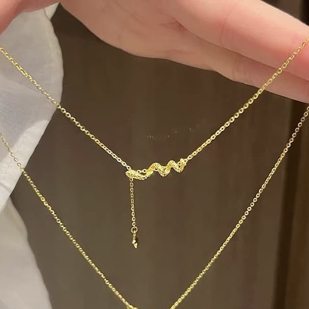 ゴールドアクセサリー 蛇モチーフ ドロップネックレス